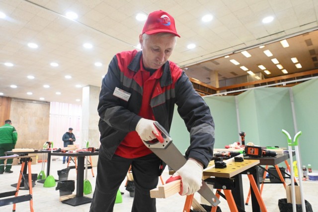 Средняя зарплата превысила 100 тысяч рублей в 28 отраслях Средняя зарплата превысила 100 тысяч рублей в 28 отраслях