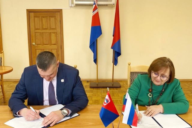 Профсоюзы Челябинской области подписали соглашение с Союзом женщин Профсоюзы Челябинской области подписали соглашение с Союзом женщин