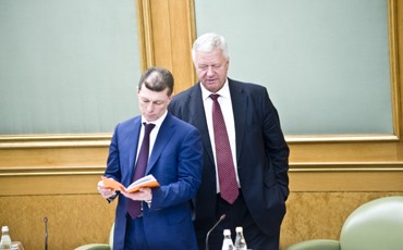 Шмаков и Топилин  обсудили возможное сокращение занятости Шмаков и Топилин  обсудили возможное сокращение занятости