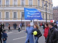 Выход колонны демонстрантов  профсоюза работников водного транспорта на Дворцовую площадь.