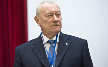 С энергией атома