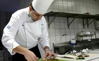 Французские профсоюзы хотят заставить все рестораны готовить