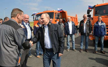 Путин на КамАЗе открыл Крымский мост
