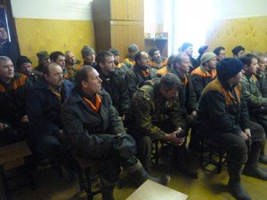 Работники «Светлозерсклеса» приостановили работу из-за долгов по зарплате