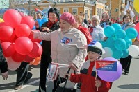 Помни, малыш! Знай, пожилой! Люди труда друг за друга - стеной!