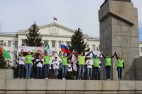 Выступление профсоюзной агитбригады Курганского филиала Академии труда и социальных отношений «Мы вместе» перед началом митинга