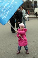 Дочка участника демонстрации из СДЮСШОР по тяжелой атлетике г.Люберцы на Первомайской демонстрации 