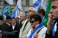 "Господа. вы окружены, сдавайтесь!" - мэр, депутат и председатель под прицелами фото и видеокамер на земле и в воздухе.