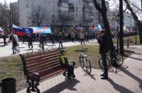 А это, сынок, демонстранты.    - Где монстранты?