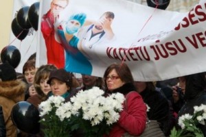 Медики Латвии протестуют против мизерного бюджета здравоохранения