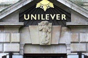 Сотрудники крупной торговой компани в Великобритании вышли на забастовку в защиту своих пенсии