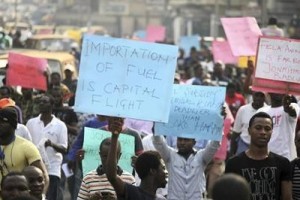 Общенациональная забастовка в Нигерии началась, несмотря на судебный запрет