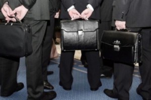 Госслужащим дадут право на пенсию за выслугу лет при увольнении до пенсионного возраста