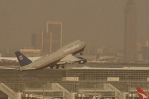 Во франкфуртском аэропорту возобновилась акция протеста