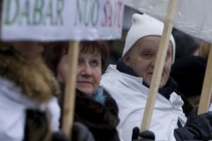 Литовские врачи пикетировали парламент