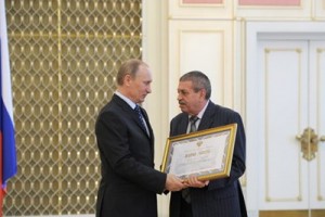 Путин поздравил членов российской трехсторонней комиссии с 20-летием