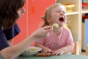Московские родители выступили против "холостяцкого меню" для детских садов