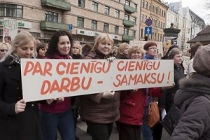 Учителя Латвии передали свои требования премьер - министру