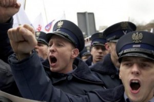 Польская полиция грозит забастовкой на Евро-2012