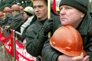 Луганские шахтеры забастовкой добились зарплат