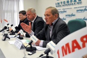 Первомайское шествие не вмещает всех желающих