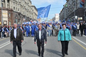 [ВИДЕО] Более 100 тысяч человек вышли на первомайскую демонстрацию ФНПР в Москве