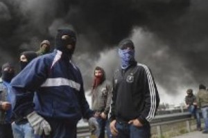 Испанские шахтеры заблокировали трассу (фото)