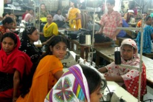 300 швейных фабрик встали в Бангладеше