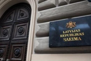 В Латвии увеличивают пенсионный возраст, но не увеличивают занятость