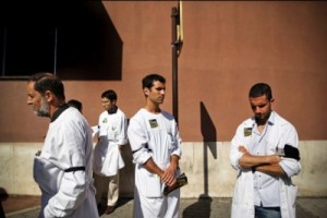 Португальские медики борются за медицину забастовкой