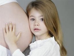 Закон, урезающий выплаты по бюллетеням и декретам, одобрили с оговорками