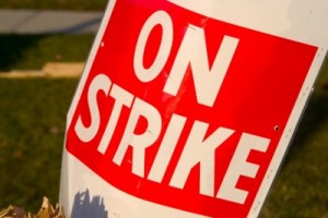 Работники греческого завода прекратили девятимесячную забастовку