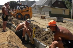 В Белоруссии работники ДЭУ начали забастовку требуя роста заработной платы