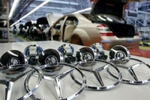 Производитель Mercedes-Benz начал переговоры с профсоюзом о сокращении объемов производства