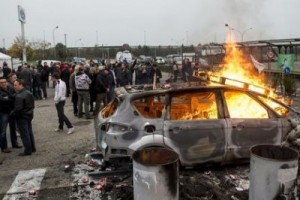 Работники заводов Ford штурмовали европейскую штаб-квартиру компании