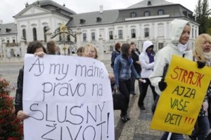 Словацкие учителя грозят бессрочной забастовкой