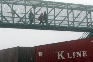 Одна забастовка в портах Калифорнии закончена, другой пытаются избежать