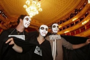 Перед "Ла Скала" прошел театрализованный протест против урезания бюджета