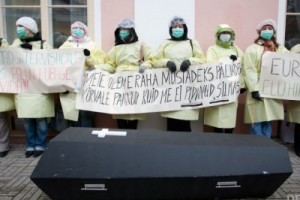 В Эстонии отложено подписание колгодовора с медработниками