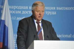 Михаил Шмаков: «Стандарты достойного труда – индикаторы развития трудовых отношений»