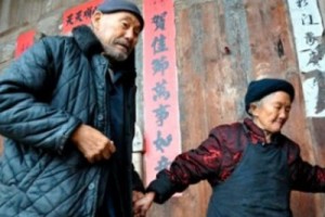 Китайцев обяжут навещать своих пожилых родителей?