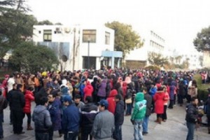 Босснеппинг в Китае: рабочие взяли директоров в заложники Босснеппинг в Китае: рабочие взяли директоров в заложники