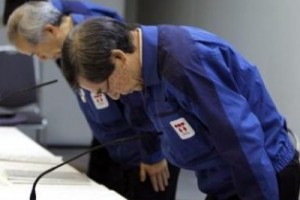 Руководство японской атомной компании «Тэпко» урезало зарплаты и платит компенсации эвакуированным и отравленным