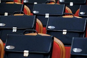 Чиновников будут выгонять за четырехмесячное отсутствие на службе