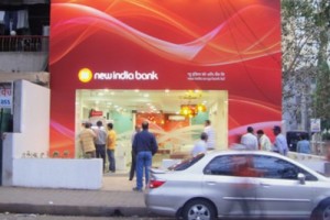 Индийские банковские служащие вышли на забастовку