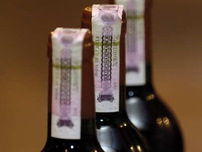 Акцизы на спиртное и табак увеличили перед выборами