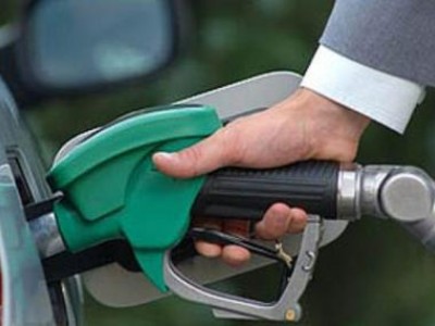 Пускать покупателей на автозаправки будут по закону