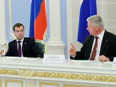 Дмитрий Медведев закрыл дискуссию по поводу перехода на 60-часовую рабочую неделю Дмитрий Медведев закрыл дискуссию по поводу перехода на 60-часовую рабочую неделю