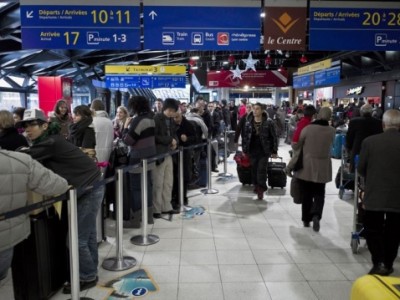 Французским авиаработникам запретят бастовать