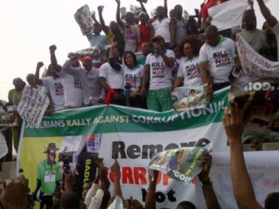 Всеобщая забастовка в Нигерии продолжается: в ближайшее время может быть остановлена добыча нефти